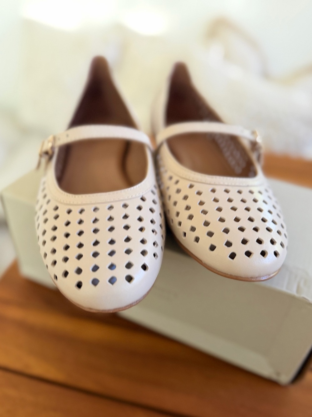 NATURALIZER ARIA FLAT SHOE - Picture 8 of 11
